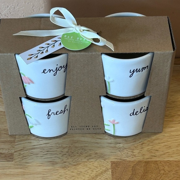 NWTS Set of 4 Spring Flowers Ceramic Ramekins From Rae Dunn Artisans Collection. - Picture 3 of 7